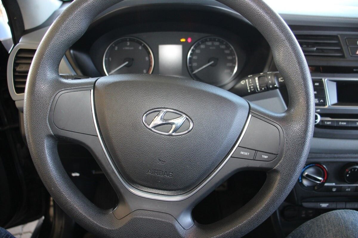 Sort Hyundai i20 fra 2016