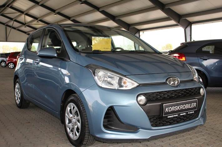 Blå Hyundai i10 fra 2019 set udefra