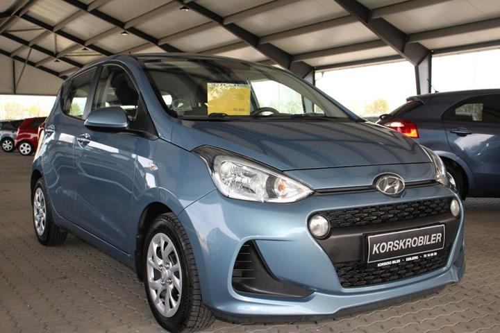 Blå Hyundai i10 fra 2019 set udefra