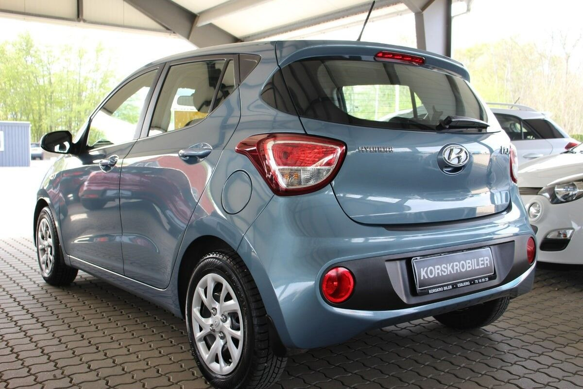 Blå Hyundai i10 fra 2019