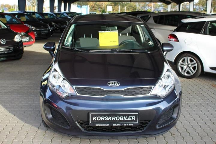 Blå Kia Rio fra 2015