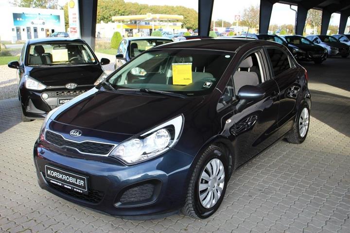 Blå Kia Rio fra 2015