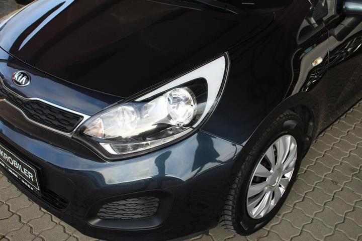 Blå Kia Rio fra 2015