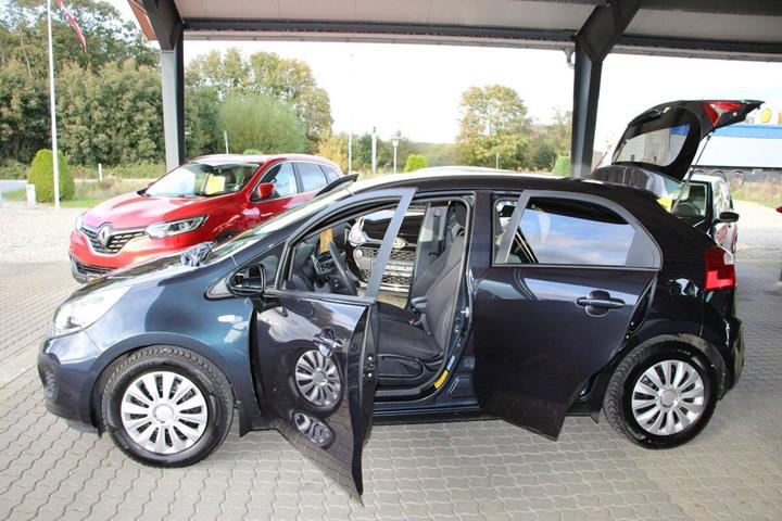 Blå Kia Rio fra 2015