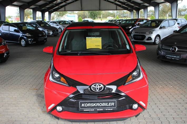 Rød Toyota Aygo fra 2015