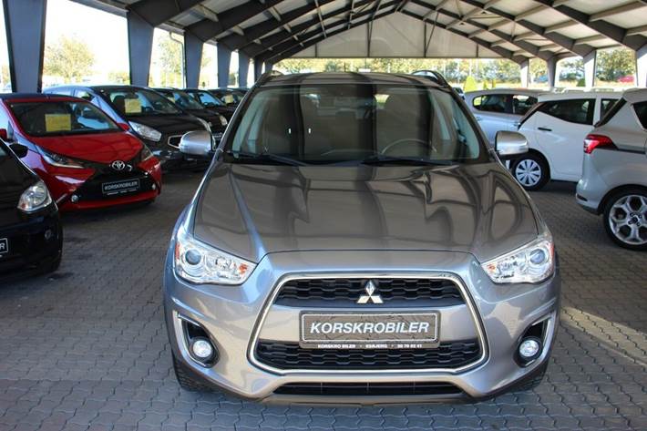 Grå Mitsubishi ASX fra 2015