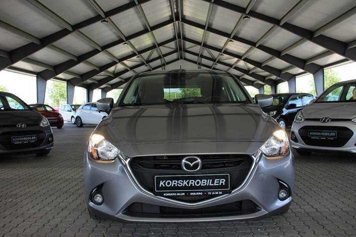 Grå Mazda 2 fra 2016