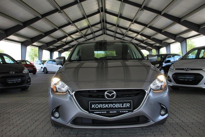 Grå Mazda 2 fra 2016