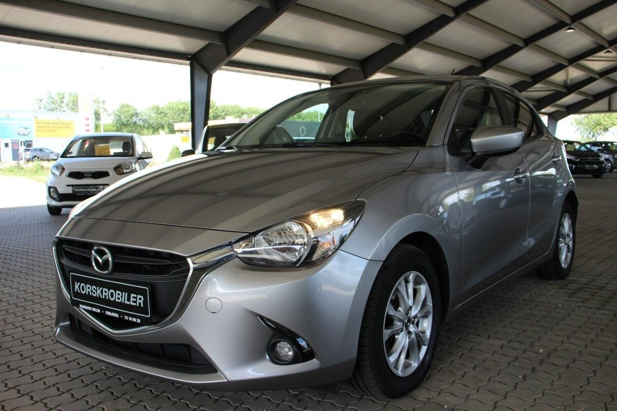 Grå Mazda 2 fra 2016