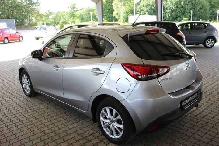 Grå Mazda 2 fra 2016
