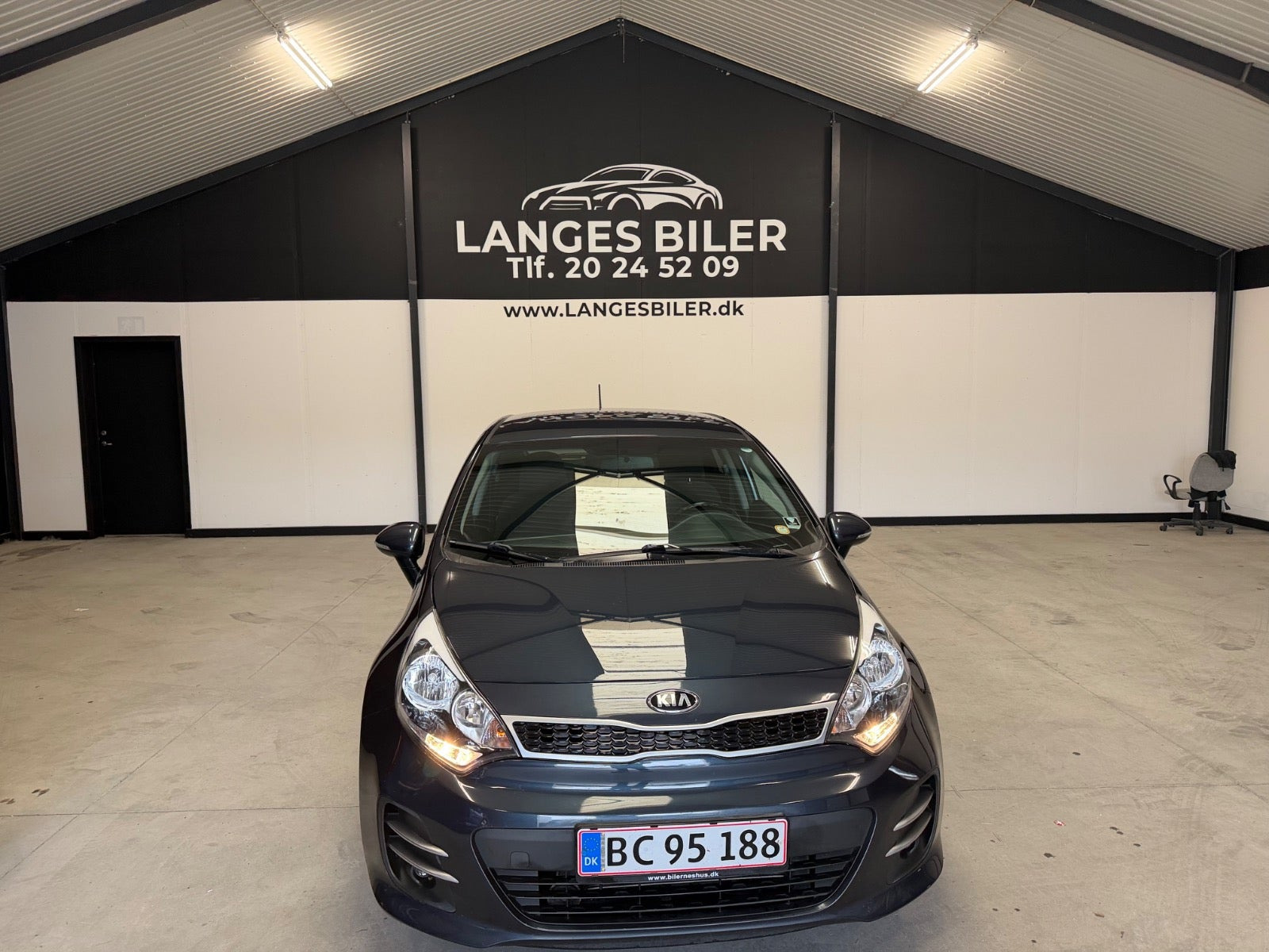 Grå Kia Rio fra 2016