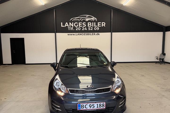 Grå Kia Rio fra 2016