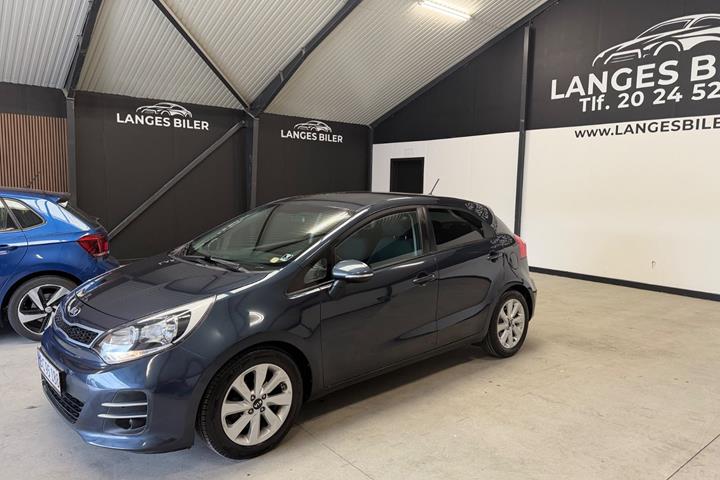 Grå Kia Rio fra 2016