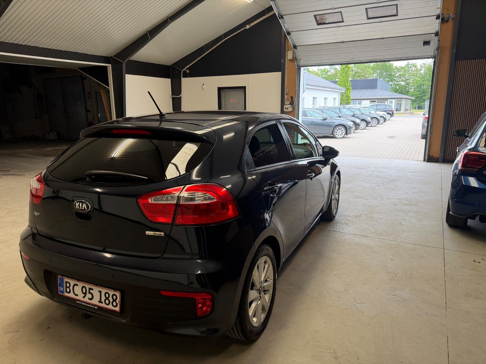 Grå Kia Rio fra 2016