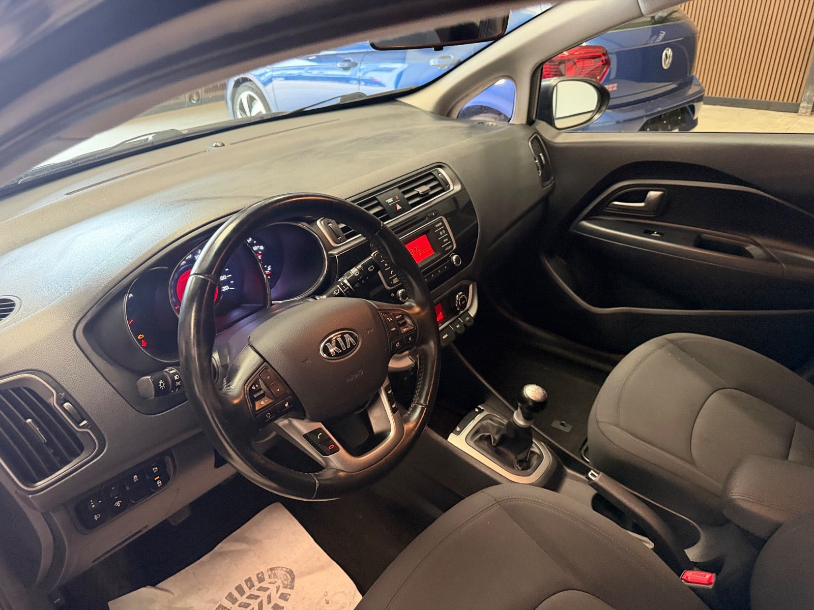 Grå Kia Rio fra 2016