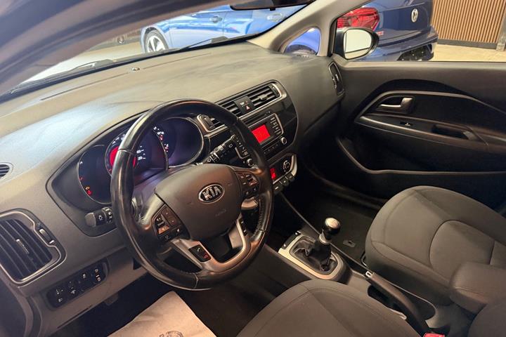 Grå Kia Rio fra 2016
