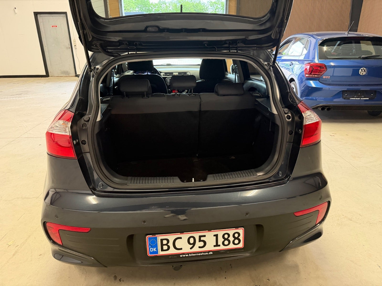 Grå Kia Rio fra 2016