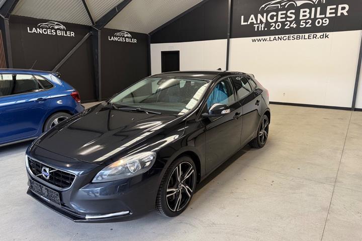 Sort Volvo V40 fra 2015