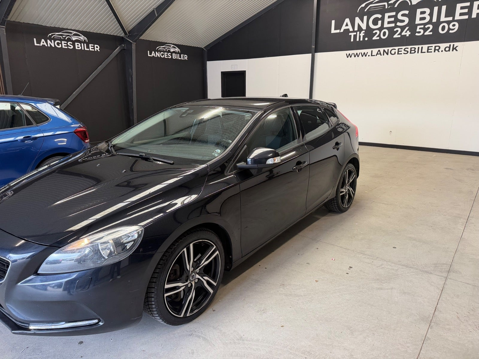 Sort Volvo V40 fra 2015