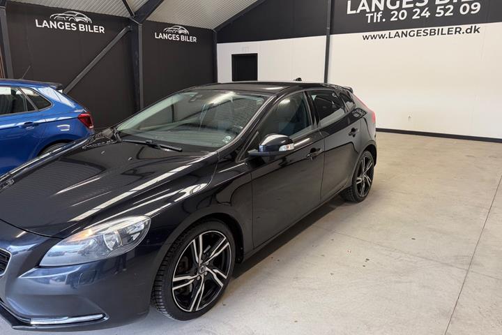 Sort Volvo V40 fra 2015