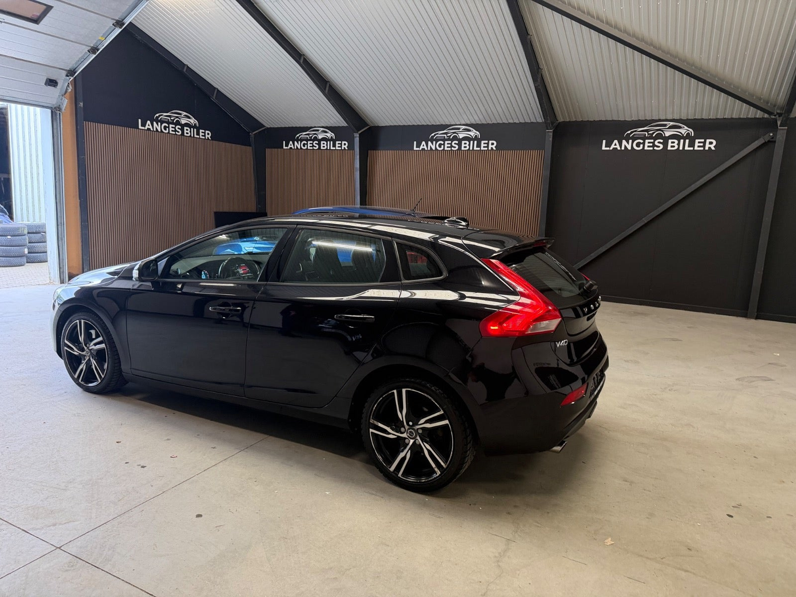 Sort Volvo V40 fra 2015