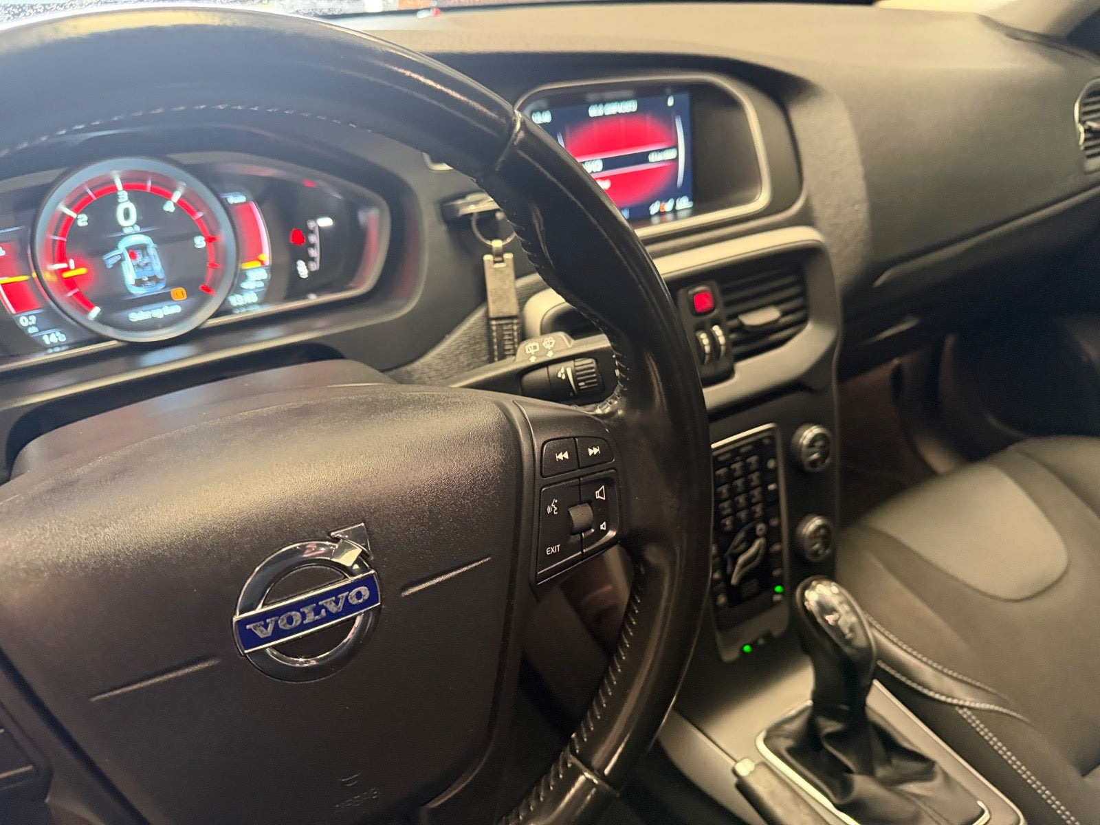 Sort Volvo V40 fra 2015