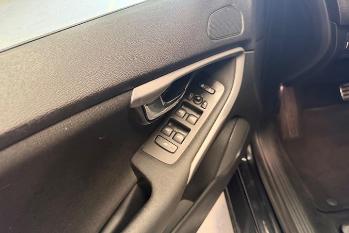 Sort Volvo V40 fra 2015