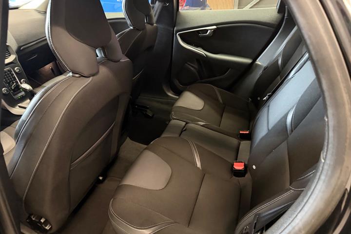 Sort Volvo V40 fra 2015