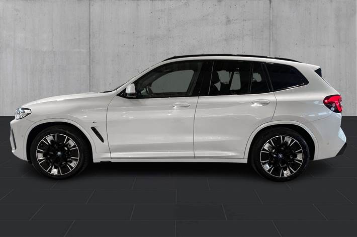 Hvid BMW iX3 fra 2024