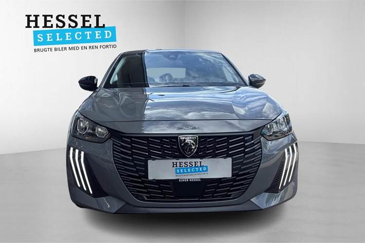 Grå Peugeot e-208 fra 2024