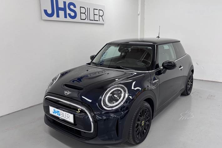 Sort Mini Cooper SE fra 2023 set udefra