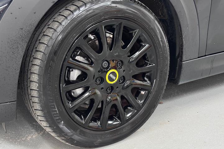Sort Mini Cooper SE fra 2023
