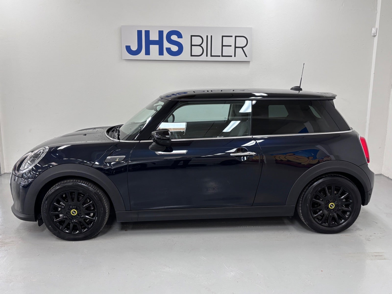 Sort Mini Cooper SE fra 2023