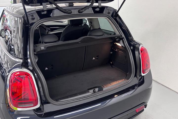Sort Mini Cooper SE fra 2023