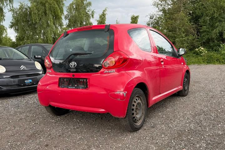Rød Toyota Aygo fra 2006