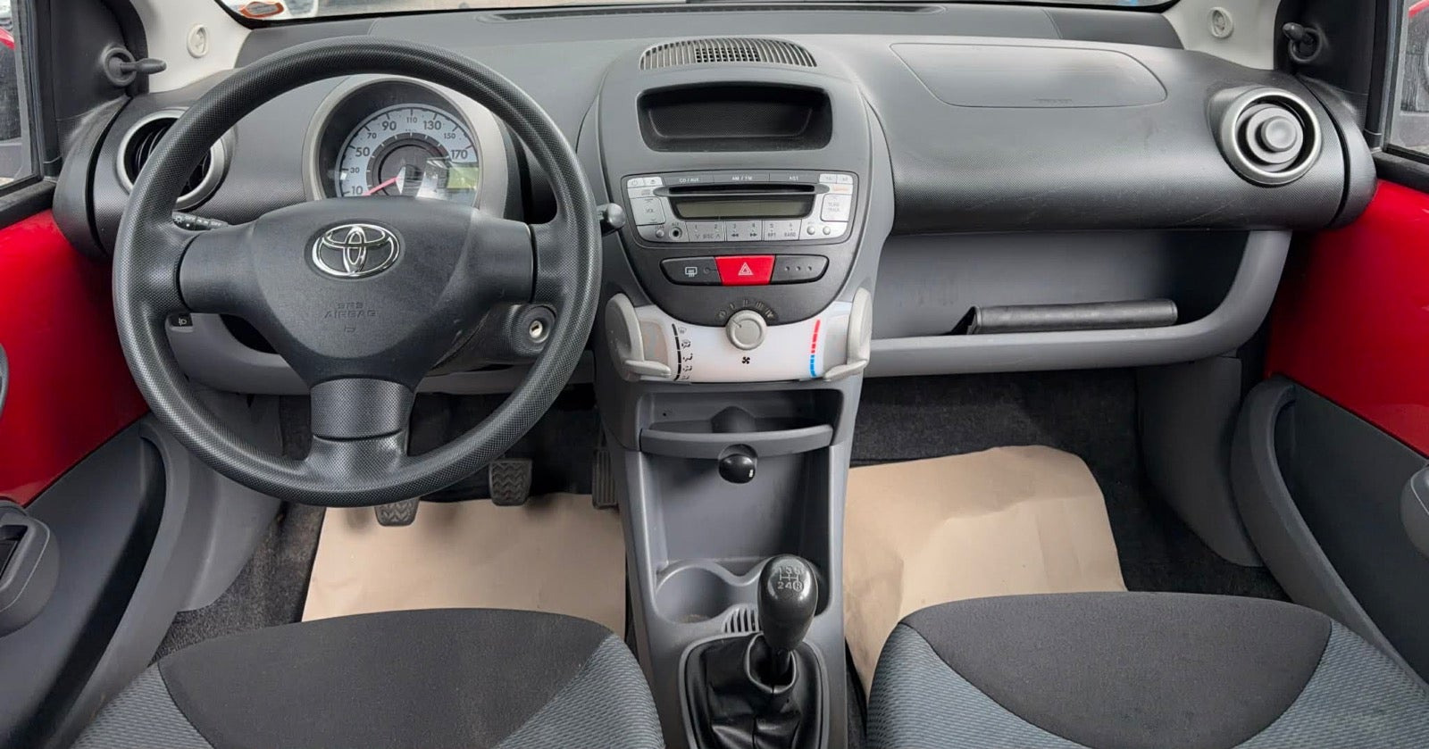 Rød Toyota Aygo fra 2006