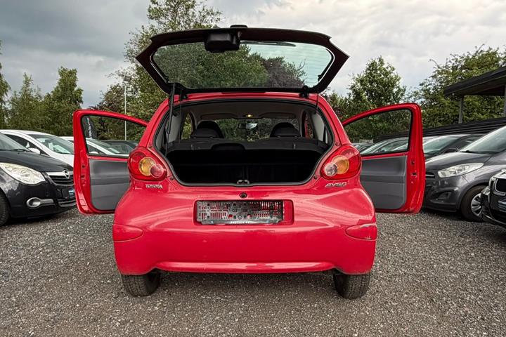 Rød Toyota Aygo fra 2006