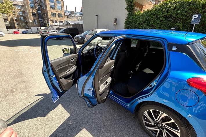 Blå Suzuki Swift fra 2020