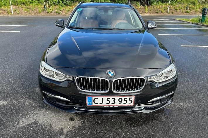 Sort BMW 320i fra 2015