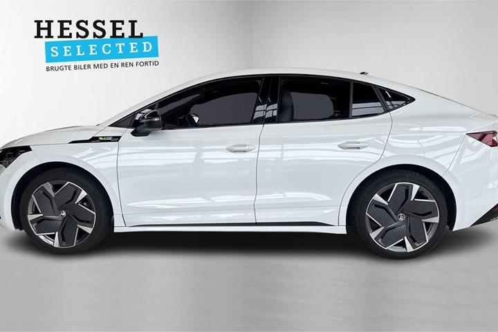 Hvid Skoda Enyaq fra 2023