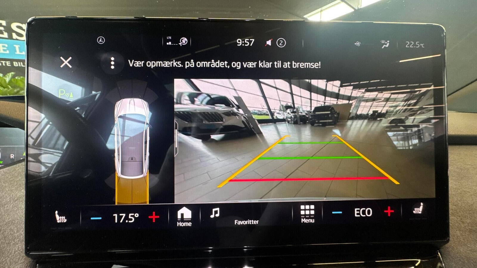 Hvid Skoda Enyaq fra 2023