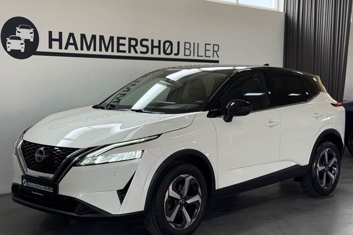Hvid Nissan Qashqai fra 2023 set udefra