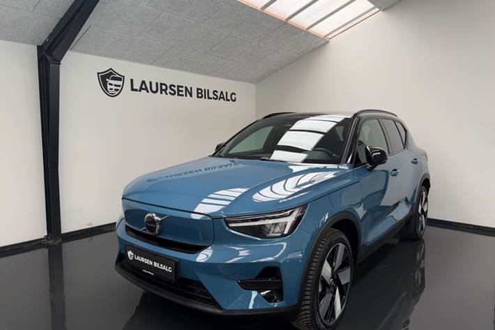 Blå Volvo XC40 fra 2023