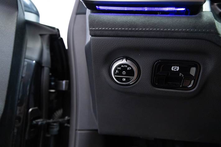 Grå Mercedes EQE350 fra 2024