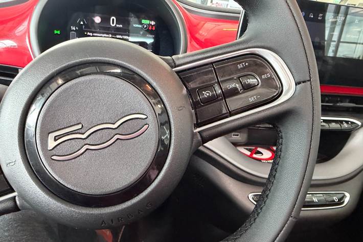 Sort Fiat 500e fra 2023