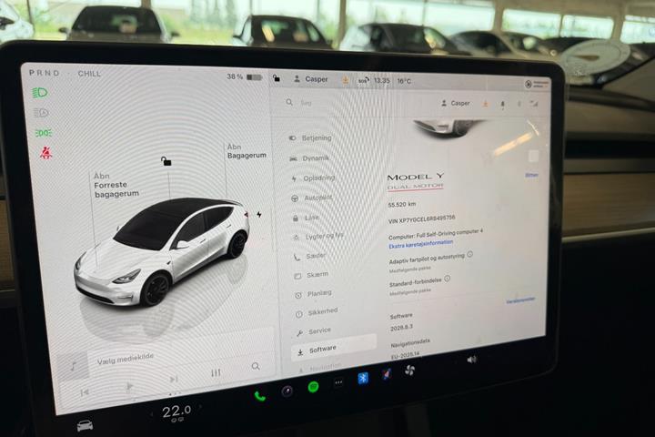 Hvid Tesla Model Y fra 2024
