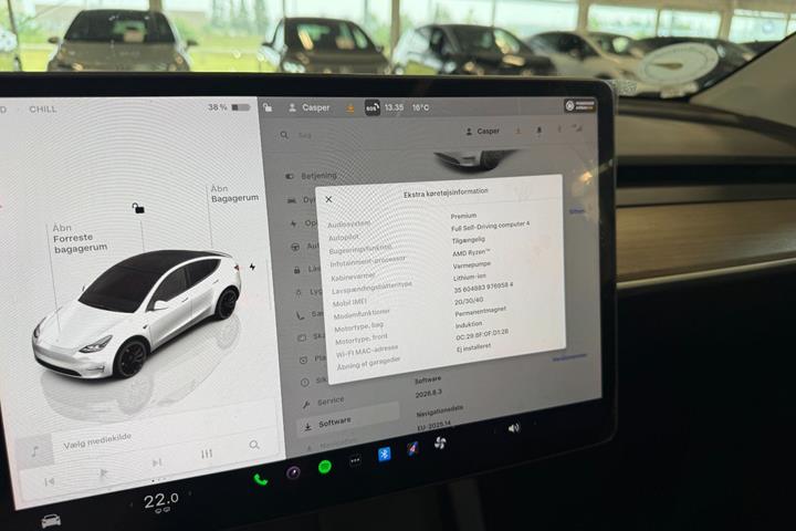Hvid Tesla Model Y fra 2024