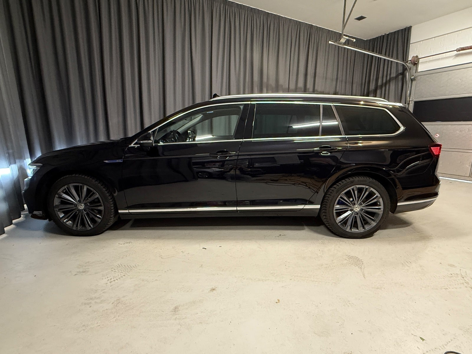 Sort VW Passat fra 2020