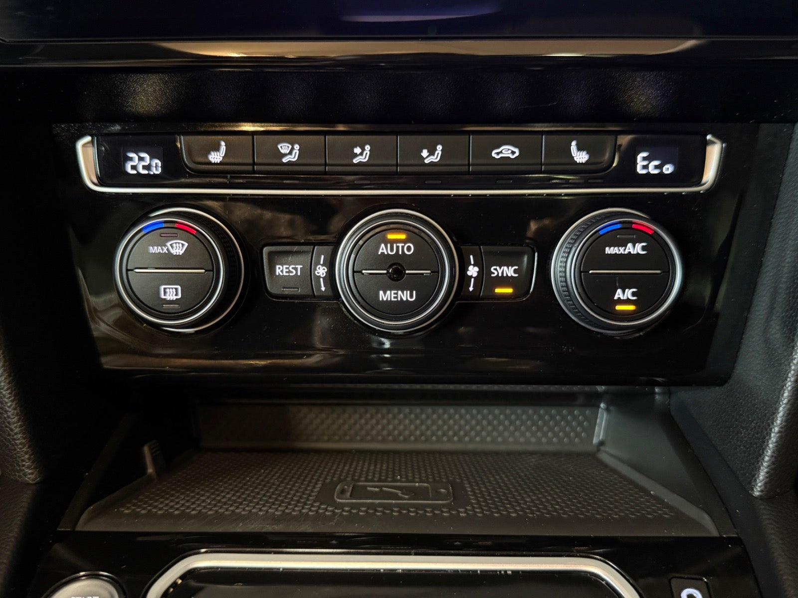 Sort VW Passat fra 2020