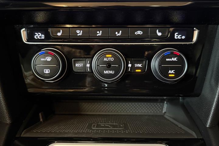 Sort VW Passat fra 2020